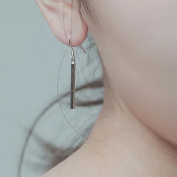 ✨New 925 Sterling Silver Skinny Vertical Bar Earrings - Picture 6 of 6